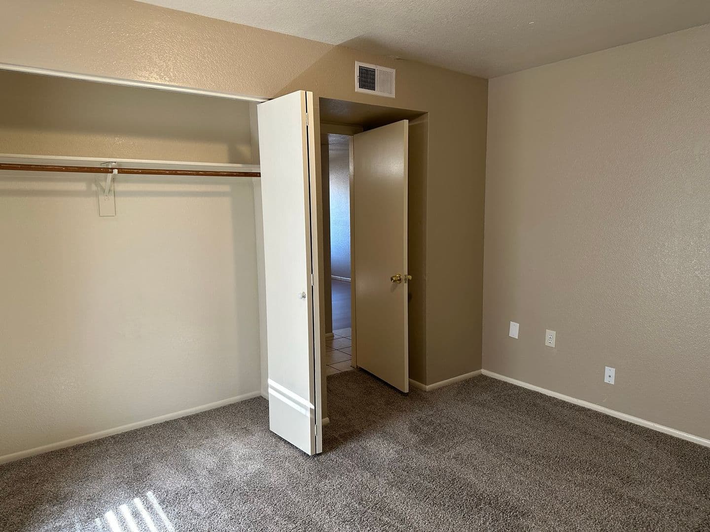Gilbert Apartment: 217 E. Washington Ave
