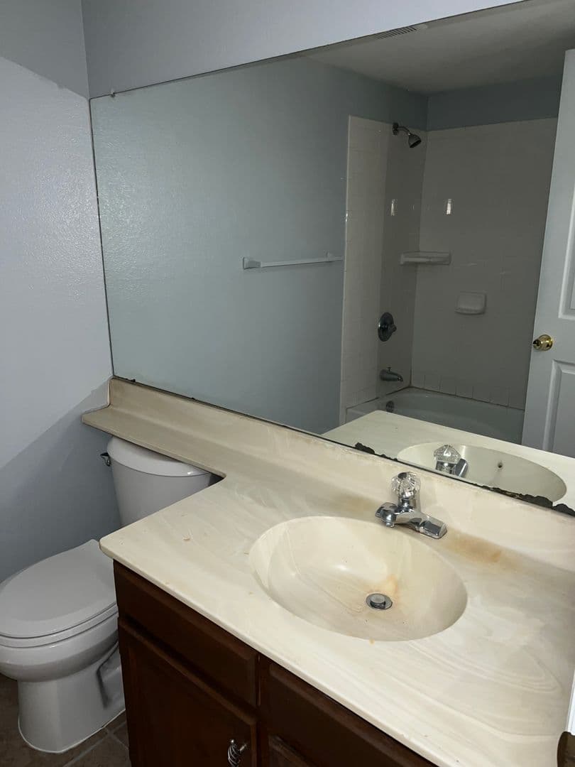Tempe Townhome: 1036 S. Mariana St. #4