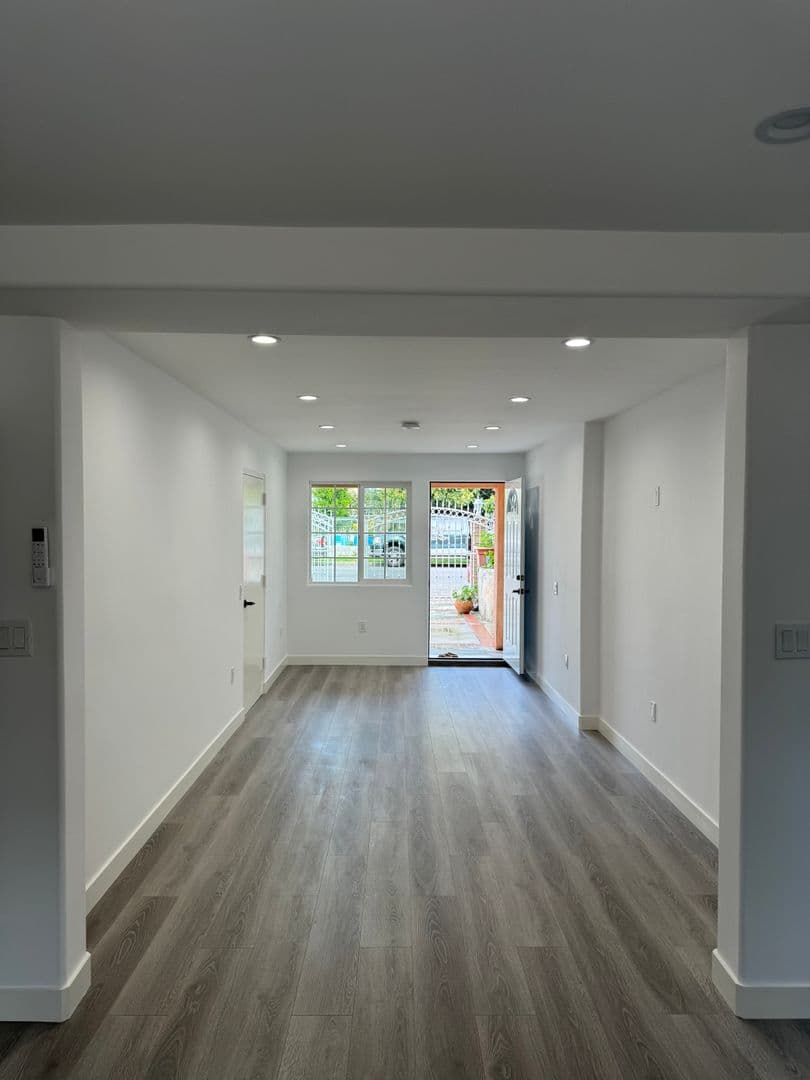 Los Angeles Multiplex: 3048 1/2 Perlita Avenue