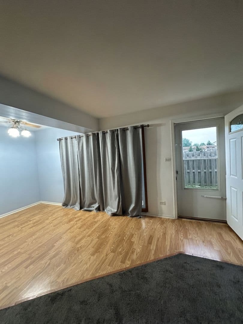 Tinley Park House: 7662 159th Pl,