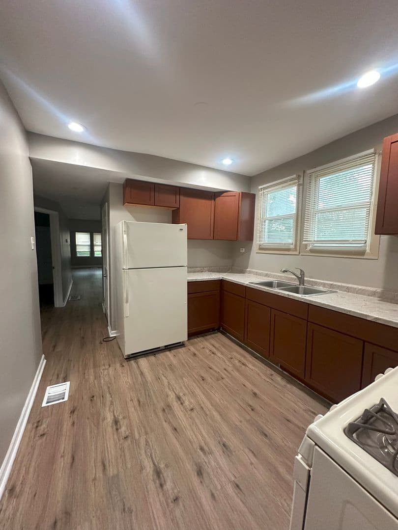 Chicago Apartment: 1201 W 110th Pl