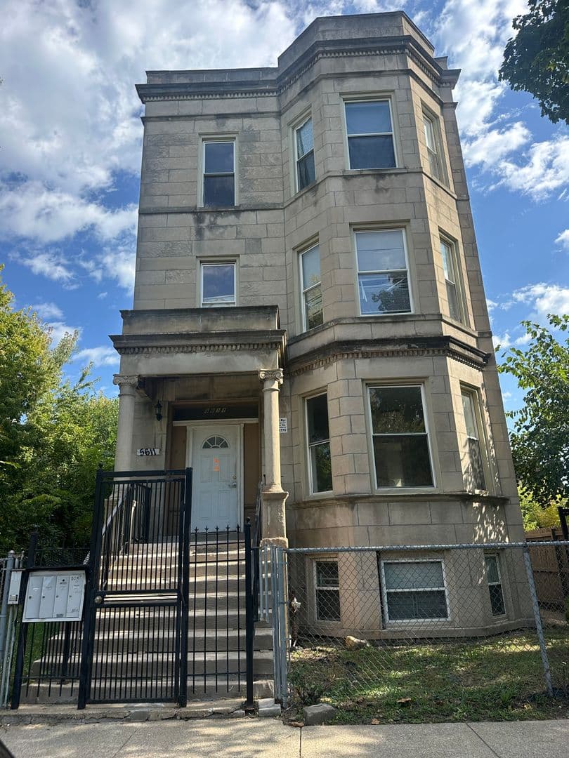 Chicago Apartment: 5611 S Princeton Ave,