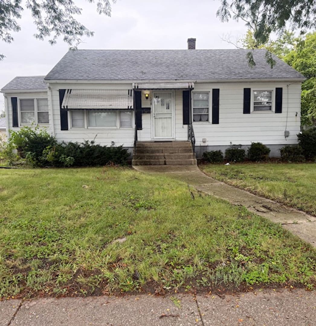 South Holland House: 16428 S Park Ave