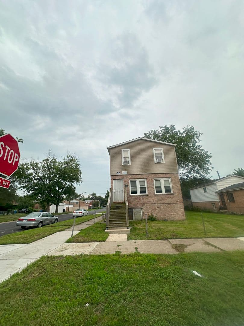 Chicago Apartment: 1201 W 110th Pl