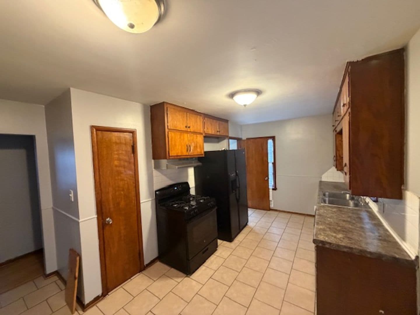 South Holland House: 16428 S Park Ave