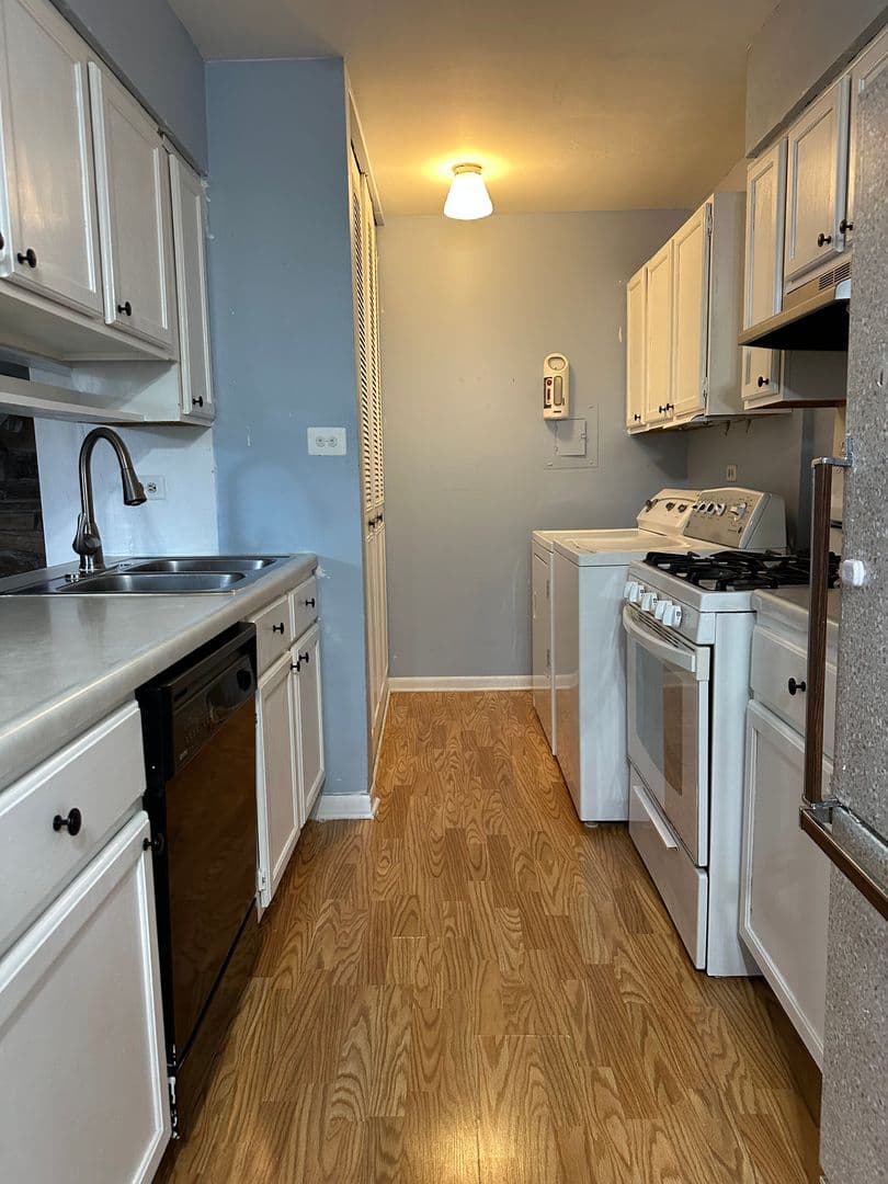 Tinley Park House: 7662 159th Pl,