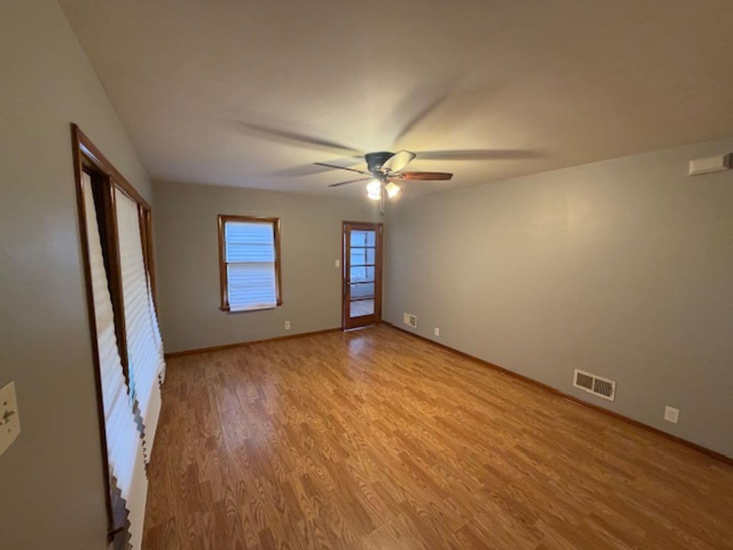 South Holland House: 16428 S Park Ave