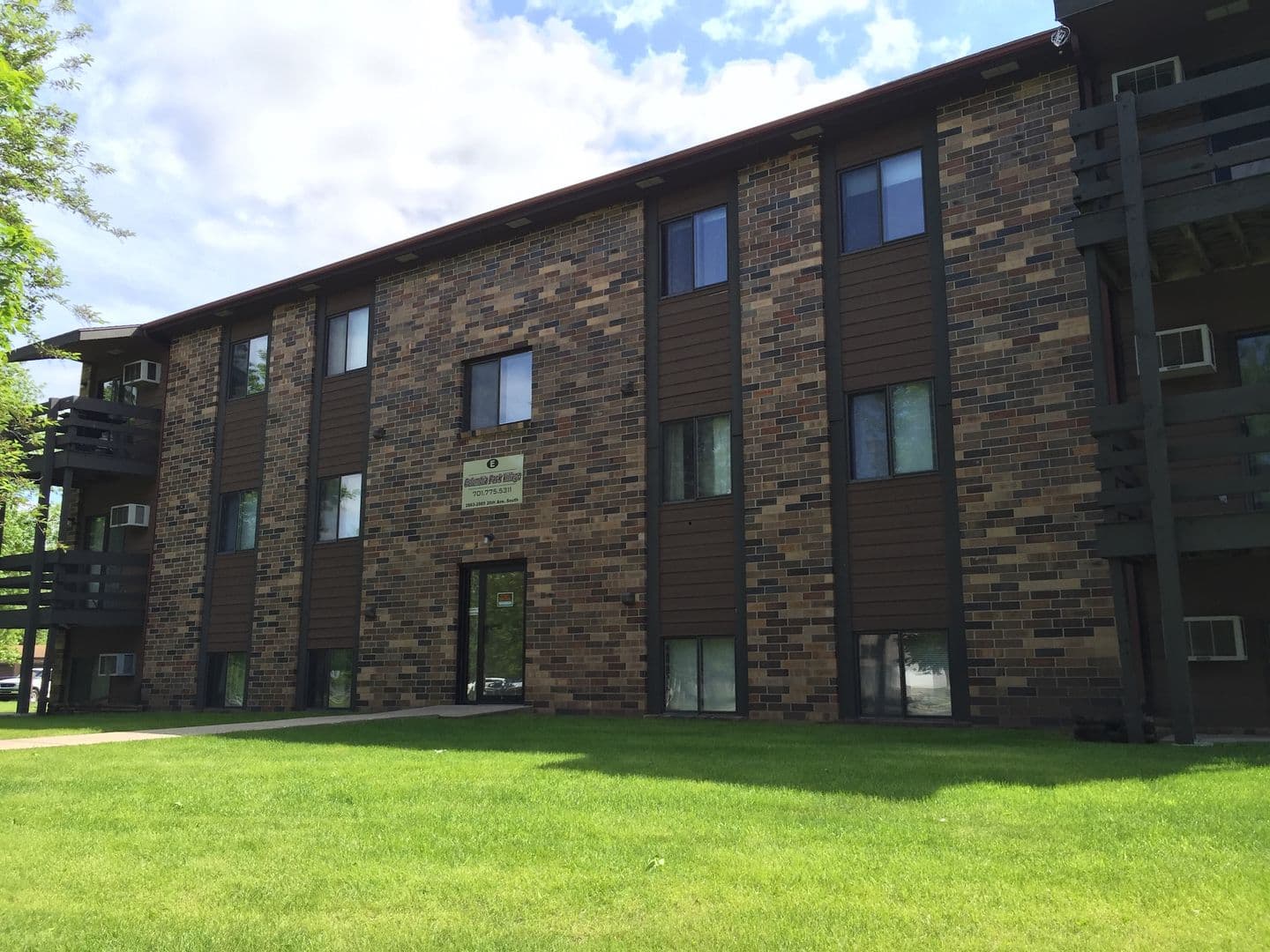 Grand Forks Apartment: 2105 29th St S