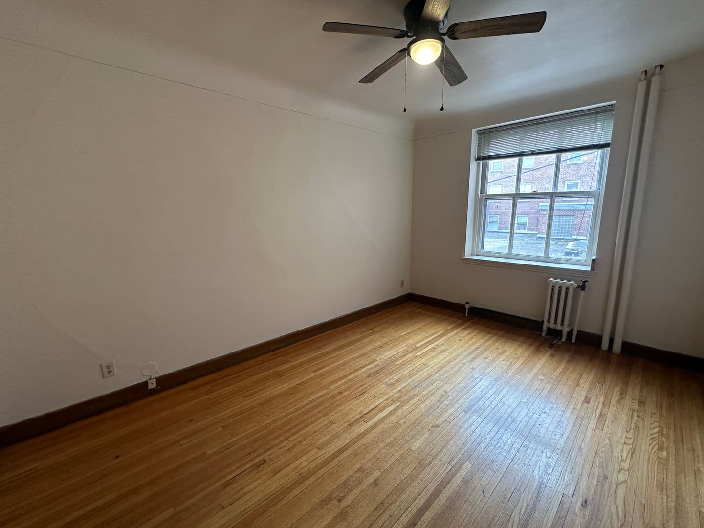 Grand Forks Apartment: 114 1/2 N 3rd St