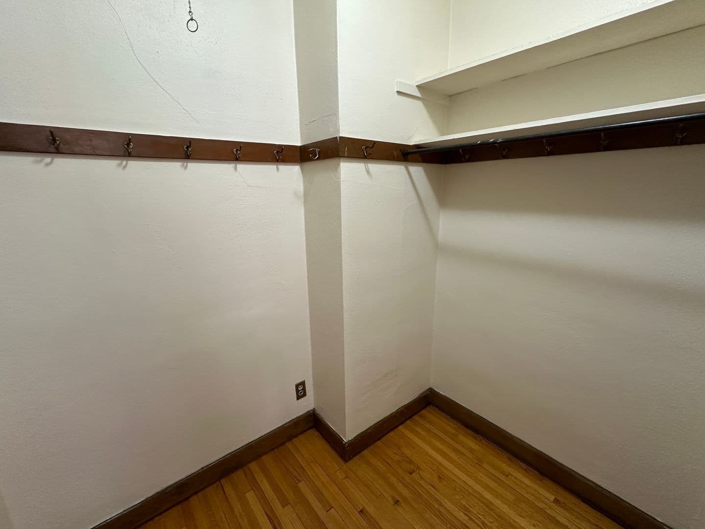 Grand Forks Apartment: 114 1/2 N 3rd St