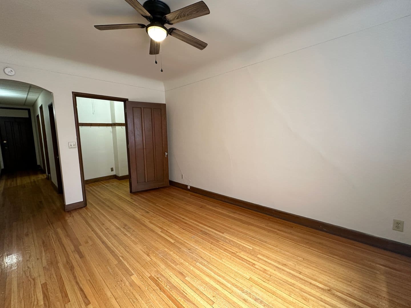 Grand Forks Apartment: 114 1/2 N 3rd St