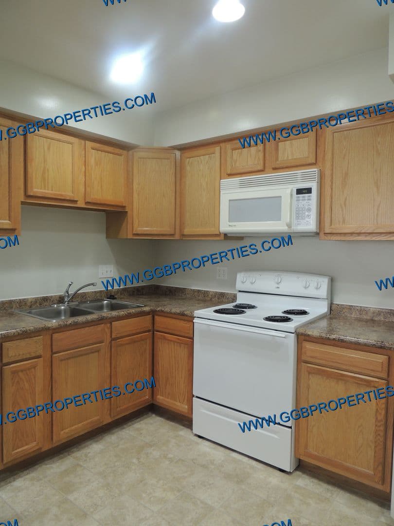 Long Beach Apartment: 10 Bay Shore Ave
