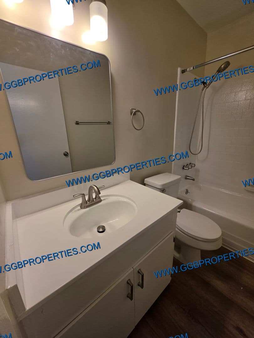 Long Beach Apartment: 727-741 Orizaba Ave