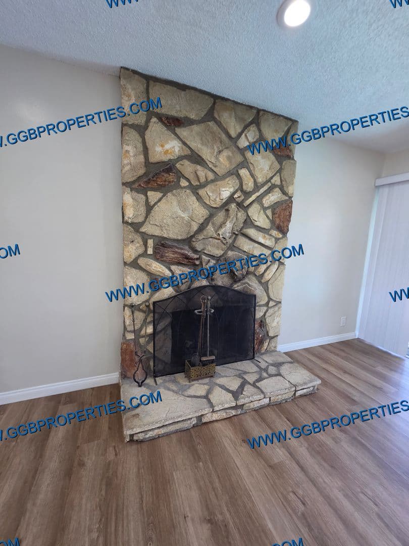 Hawthorne House: 11710 Spinning Ave