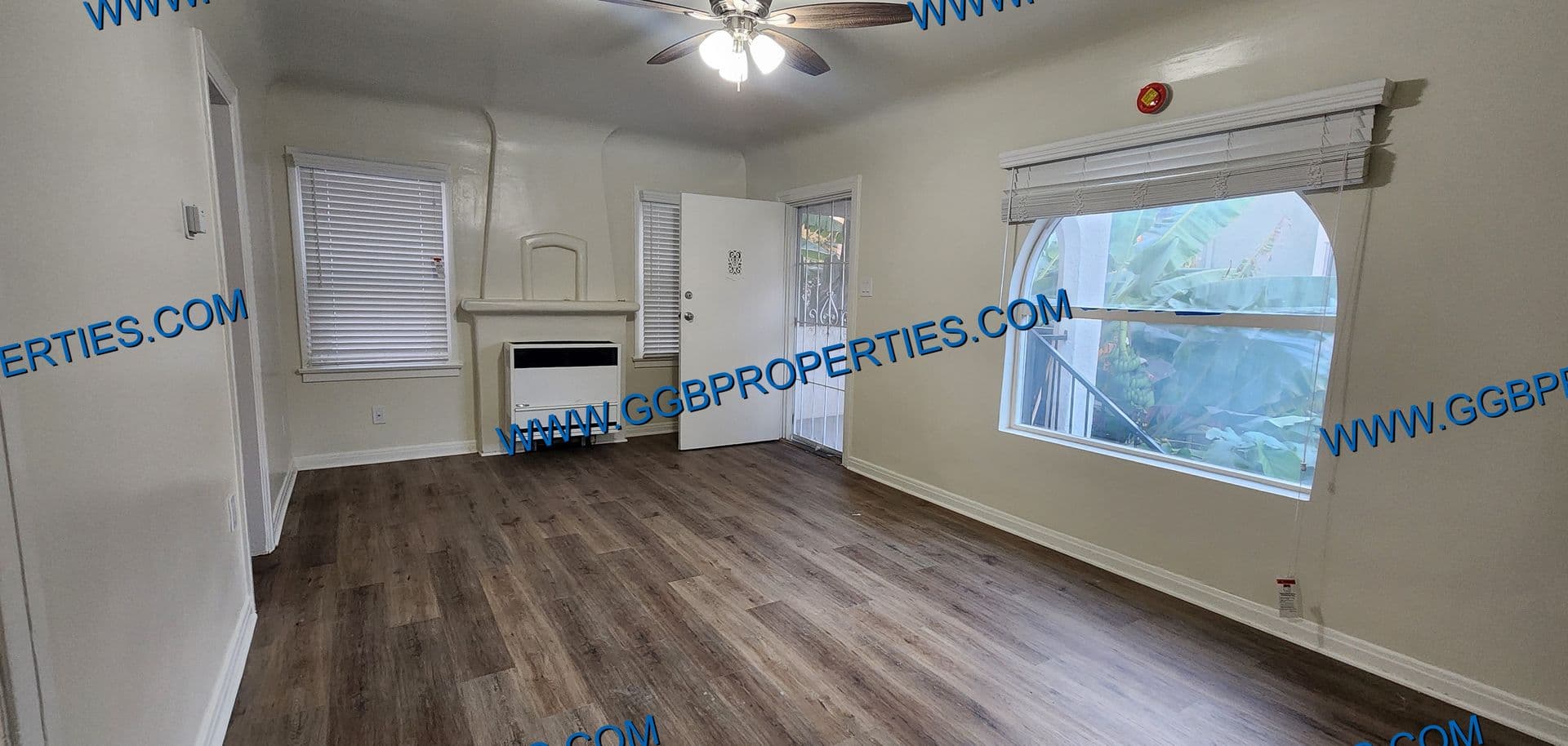 Long Beach Apartment: 2365-2371 Eucalyptus Ave