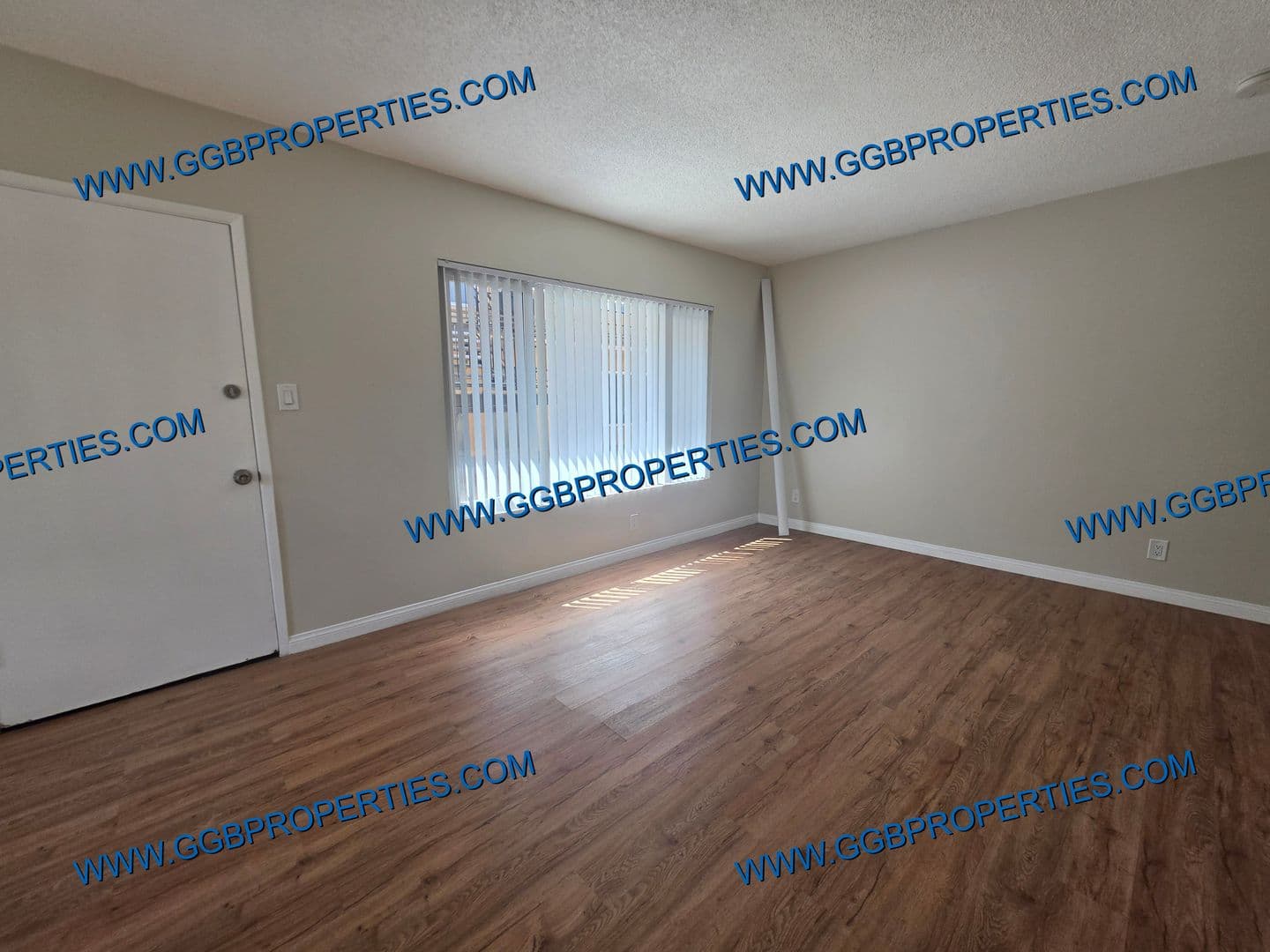 Long Beach Apartment: 6100 Orange Ave