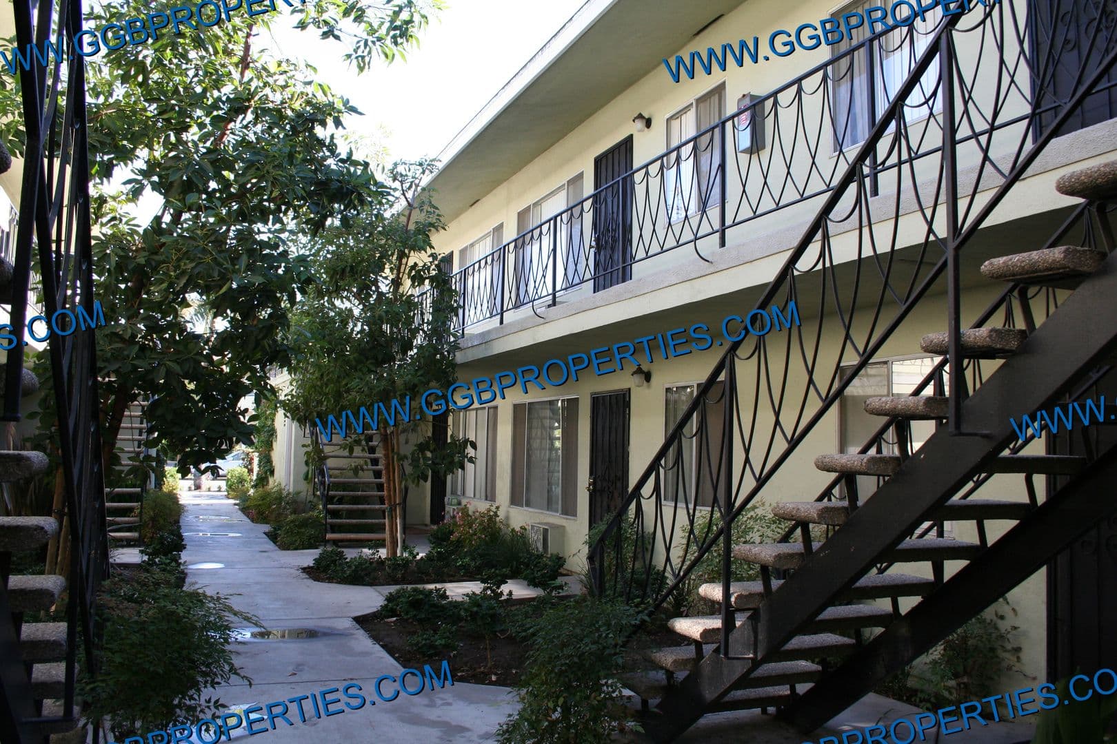 Long Beach Apartment: 727-741 Orizaba Ave