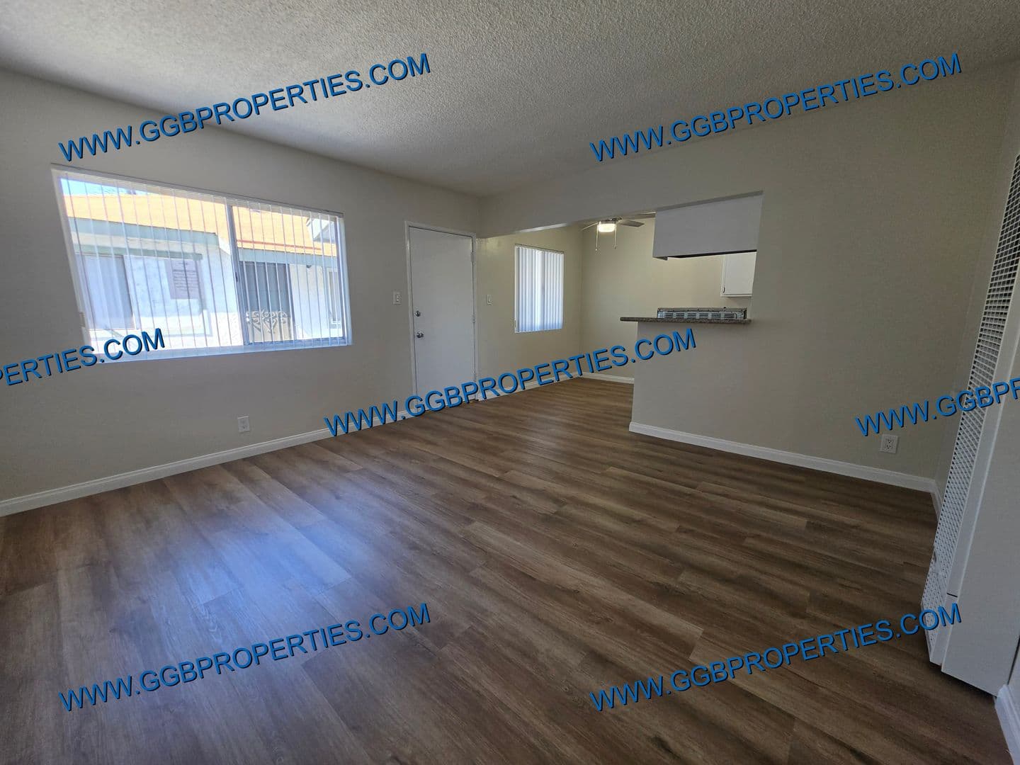Long Beach Apartment: 1050 E Harding St