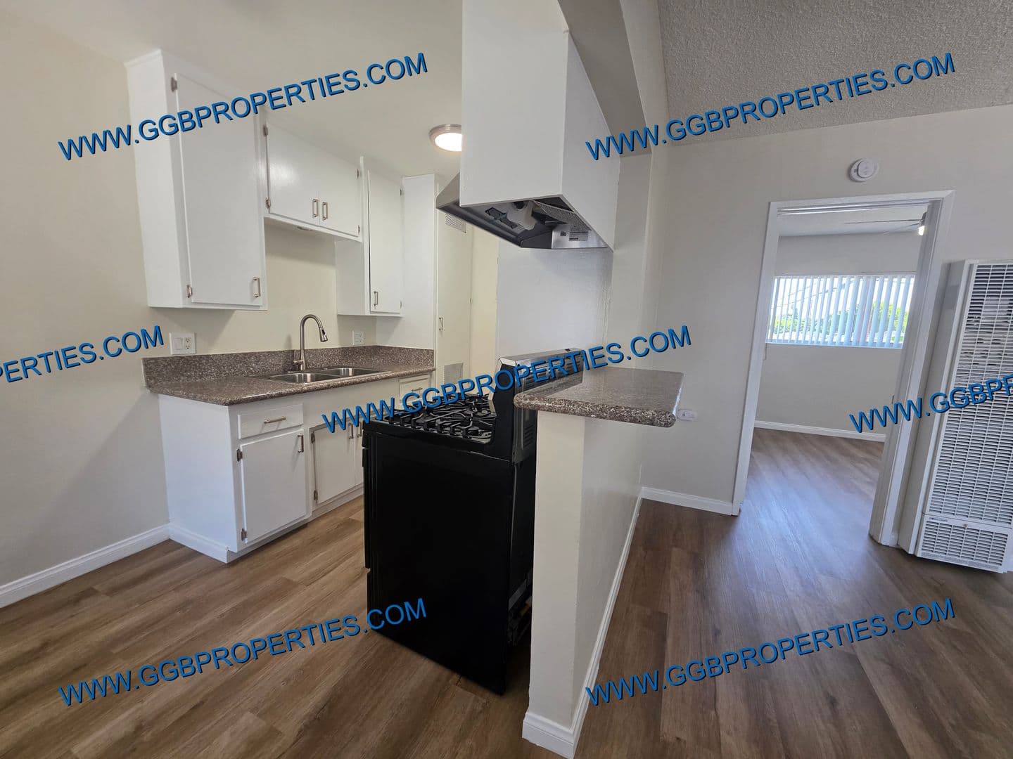 Long Beach Apartment: 1050 E Harding St