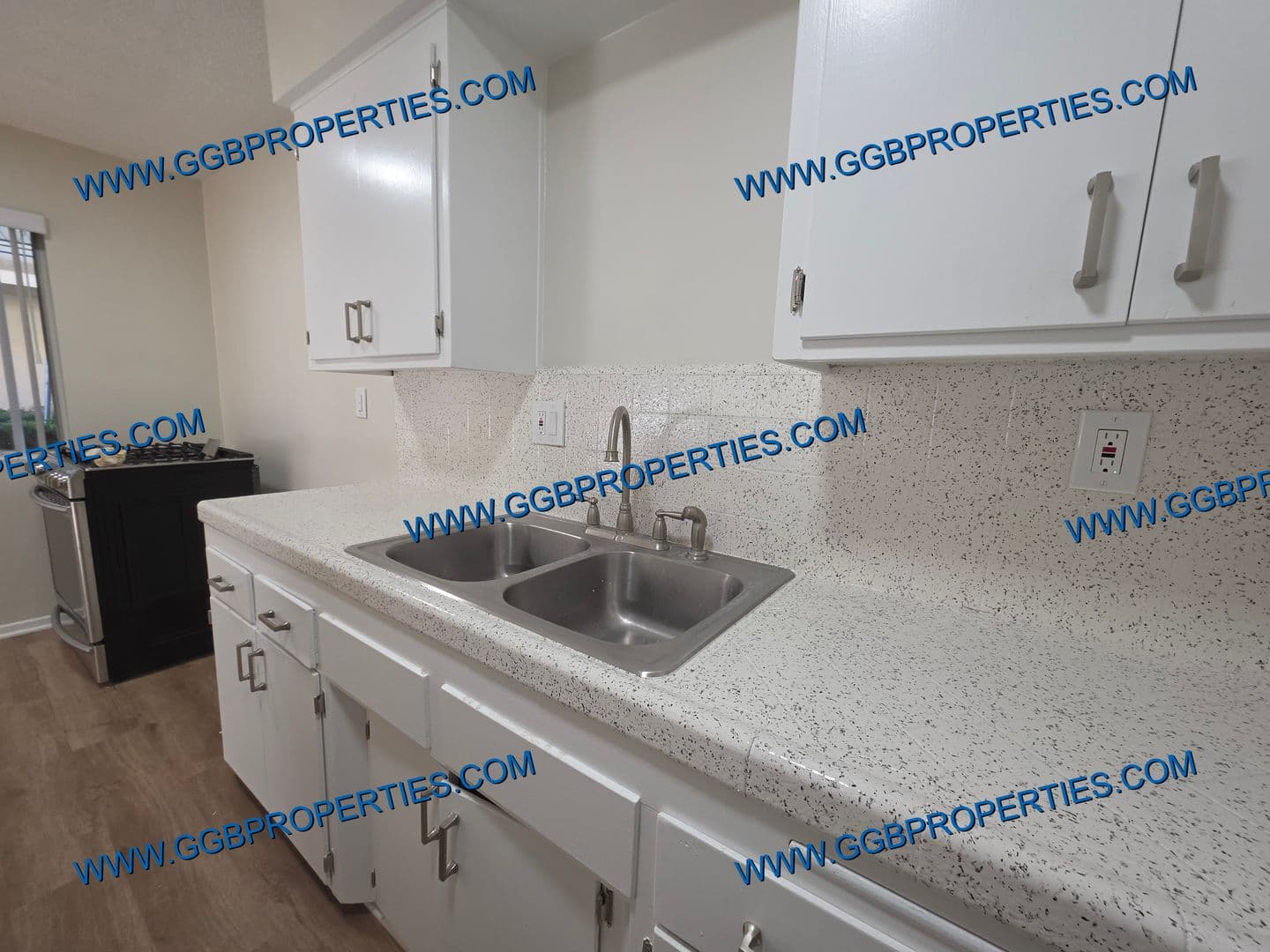 Long Beach Apartment: 727-741 Orizaba Ave