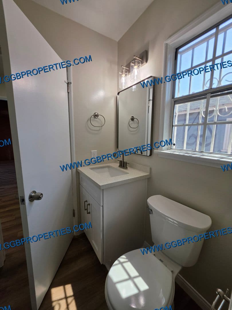 Hawthorne House: 11710 Spinning Ave