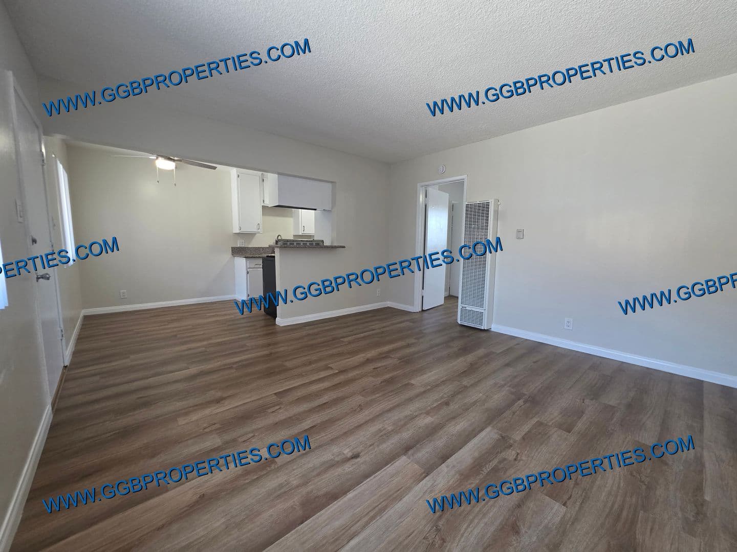 Long Beach Apartment: 1050 E Harding St