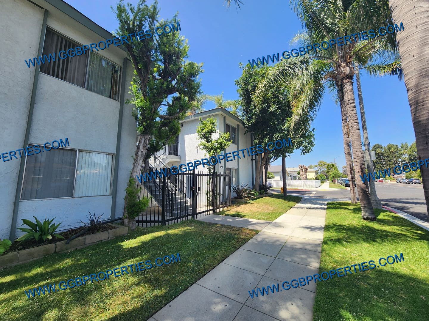 Long Beach Apartment: 1050 E Harding St