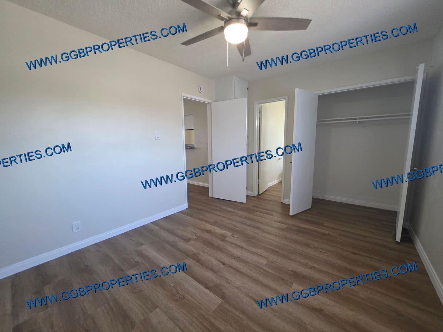 Long Beach Apartment: 1050 E Harding St