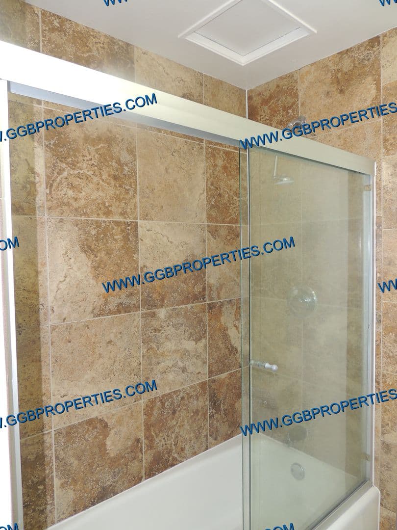 Long Beach Apartment: 10 Bay Shore Ave