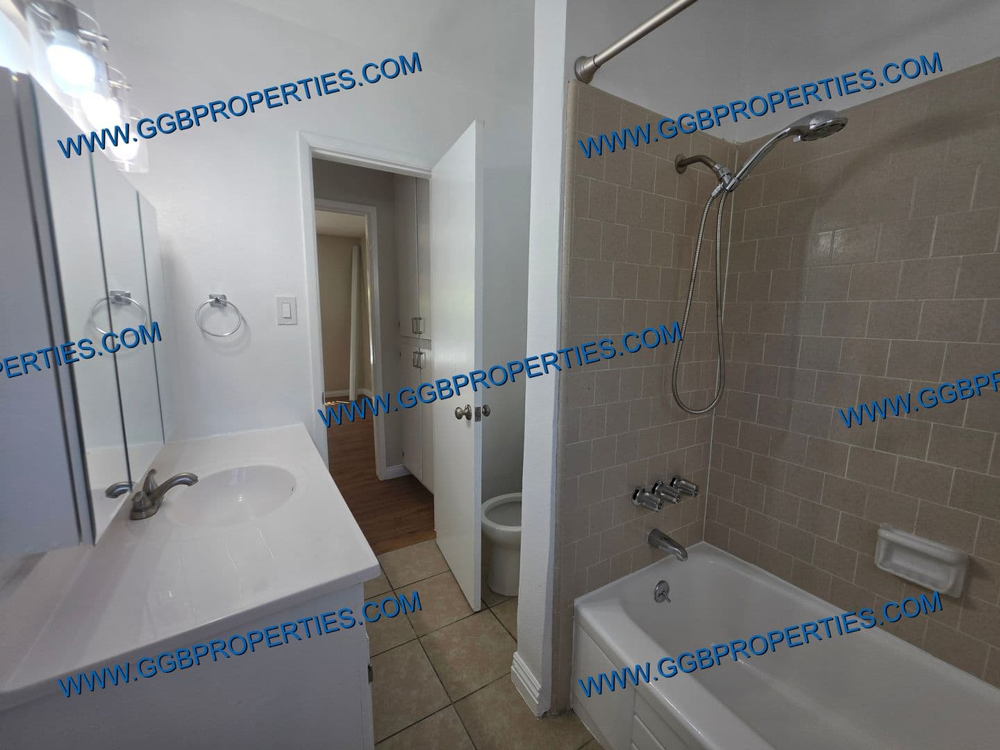 Long Beach Apartment: 6100 Orange Ave