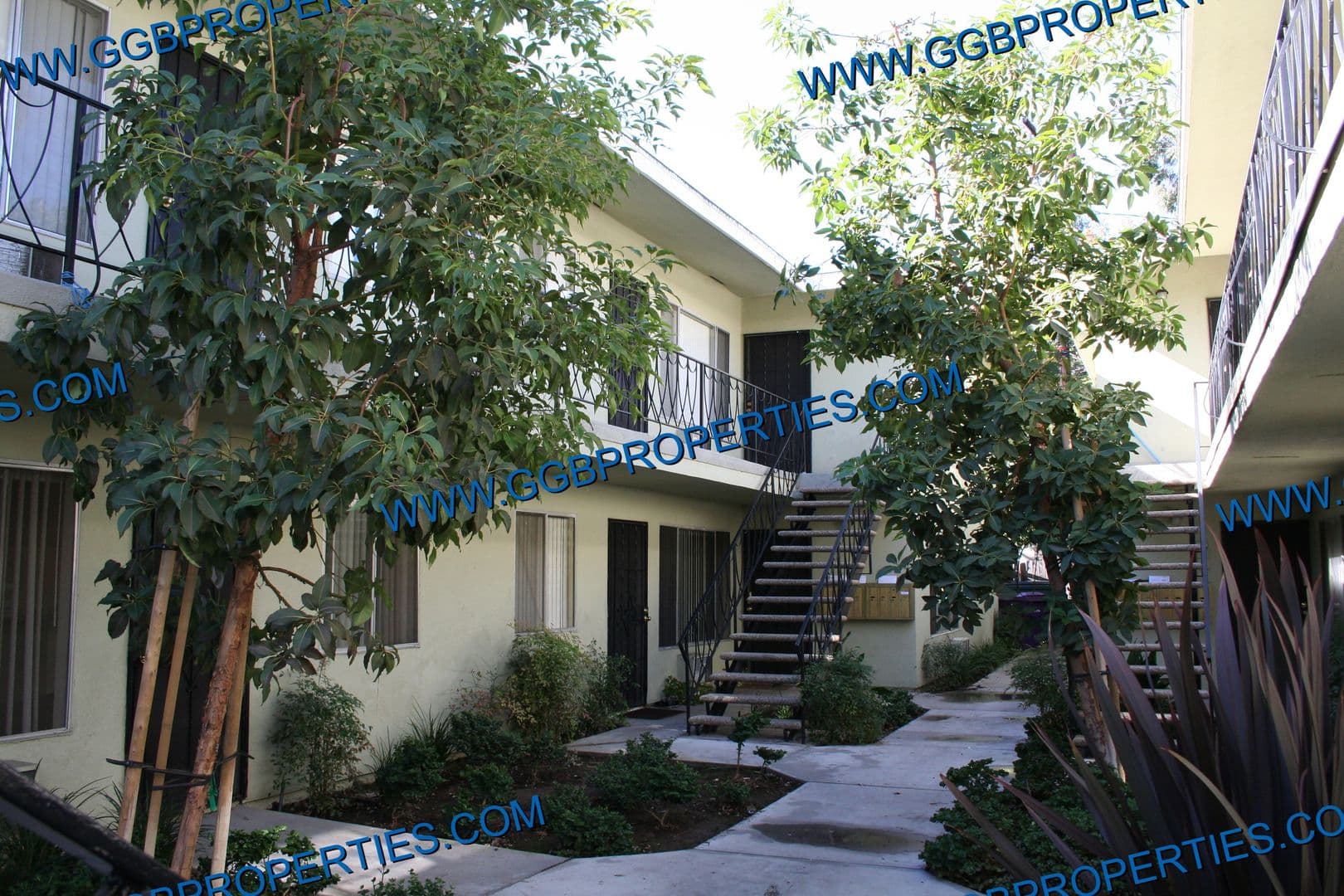 Long Beach Apartment: 727-741 Orizaba Ave