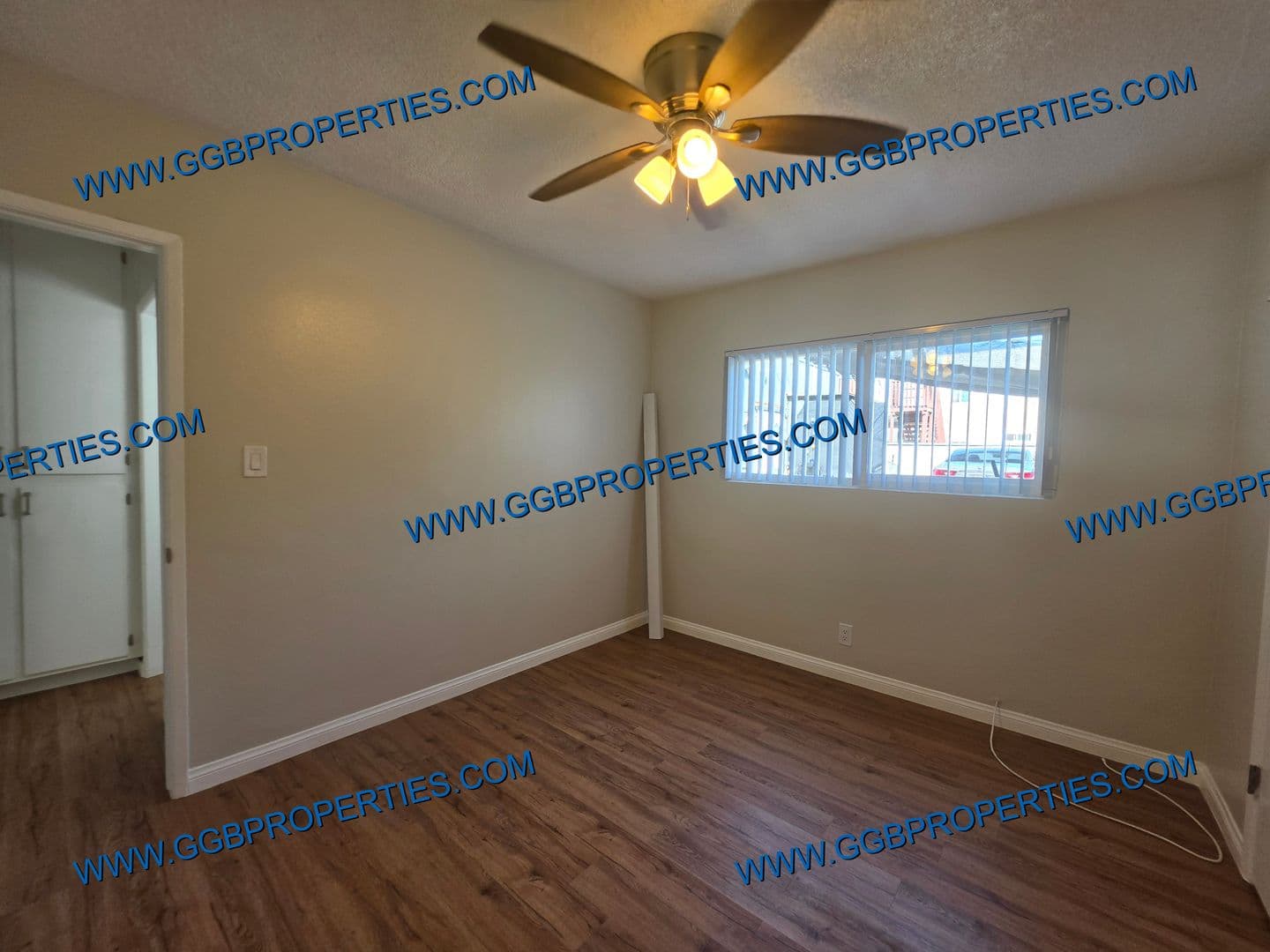 Long Beach Apartment: 6100 Orange Ave