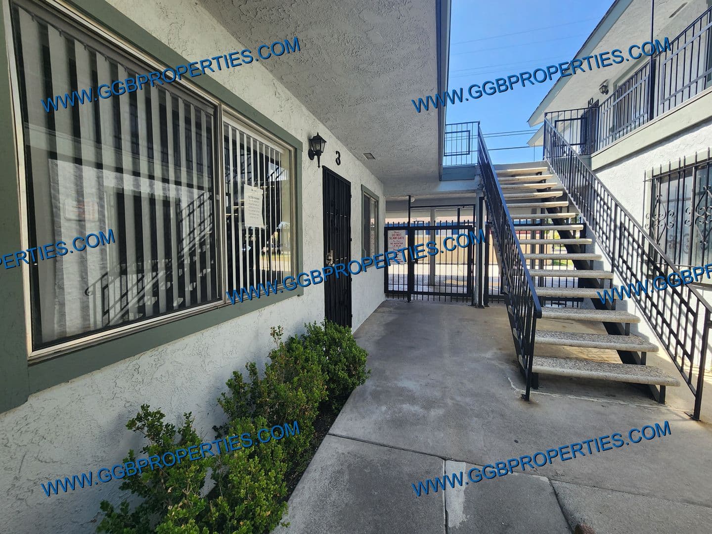 Long Beach Apartment: 1050 E Harding St