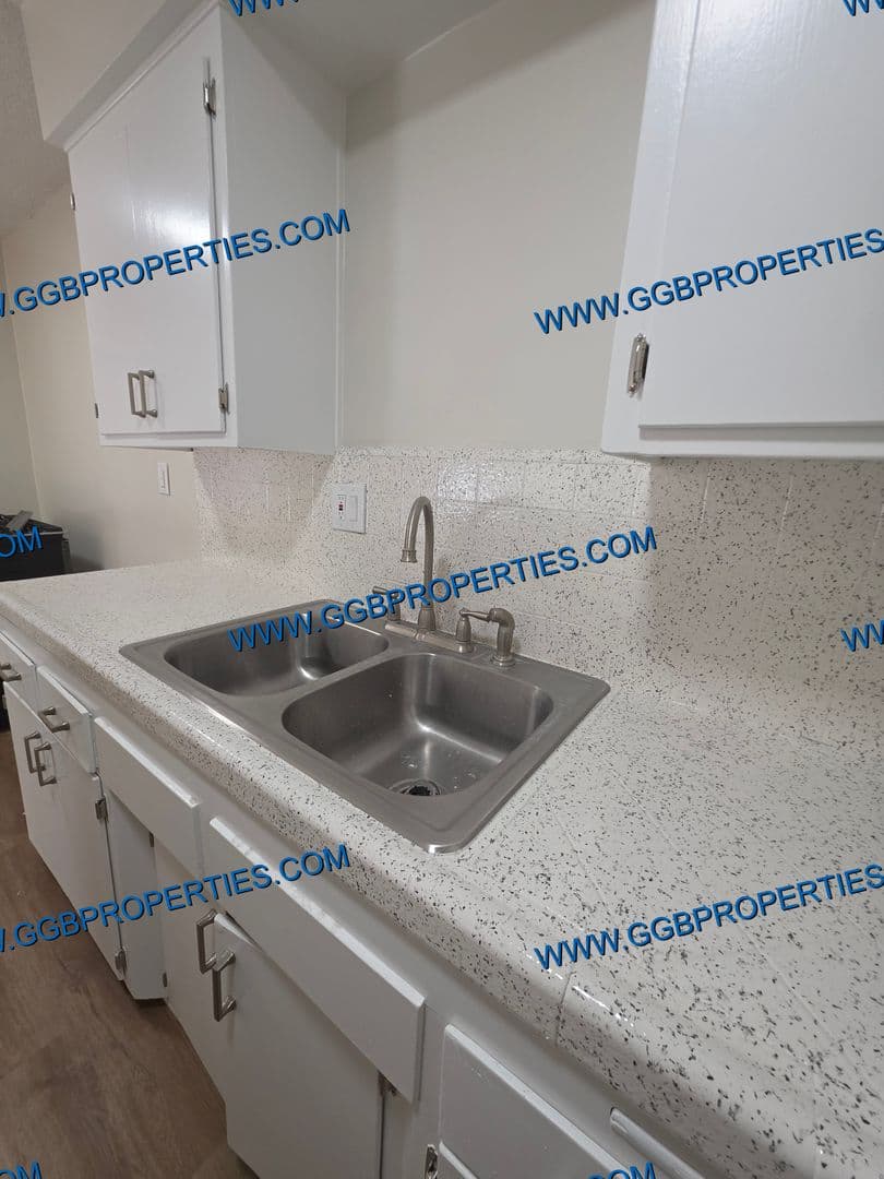 Long Beach Apartment: 727-741 Orizaba Ave