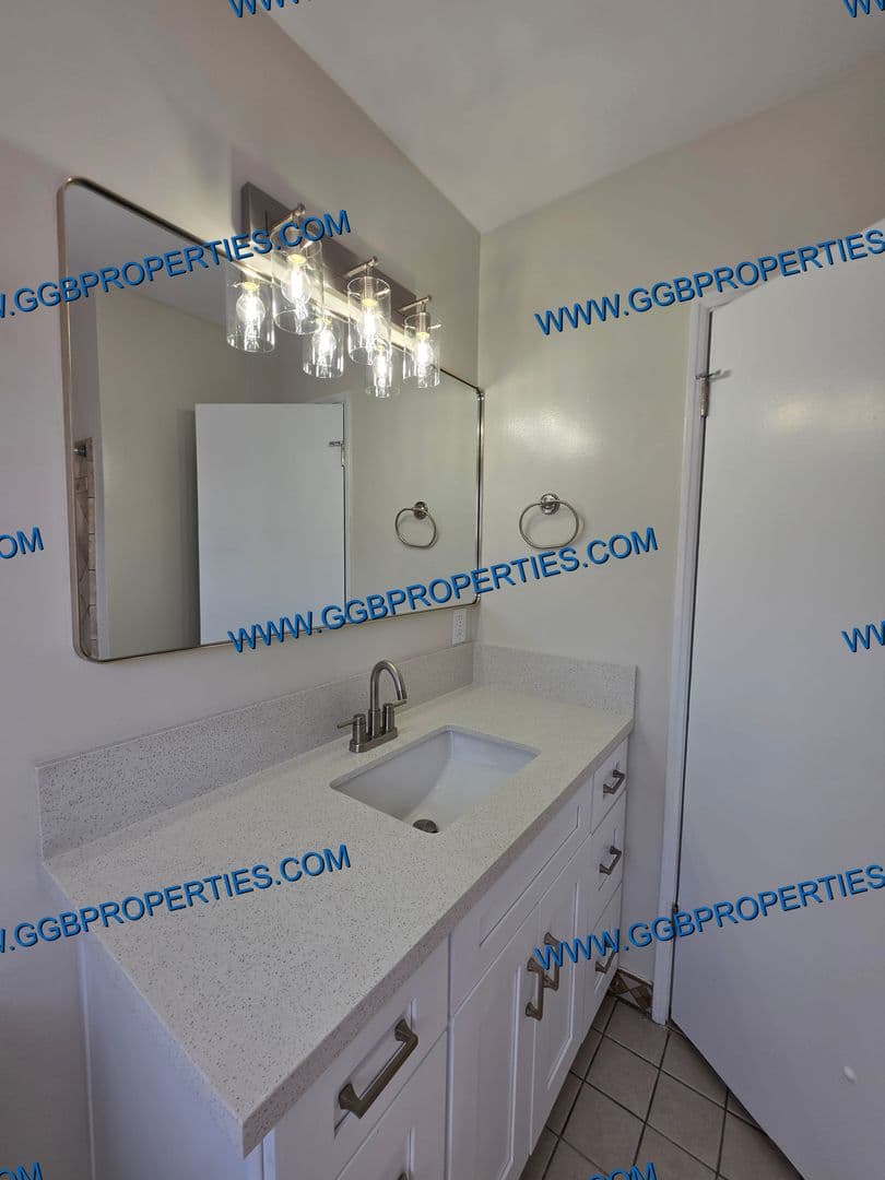 Hawthorne House: 11710 Spinning Ave