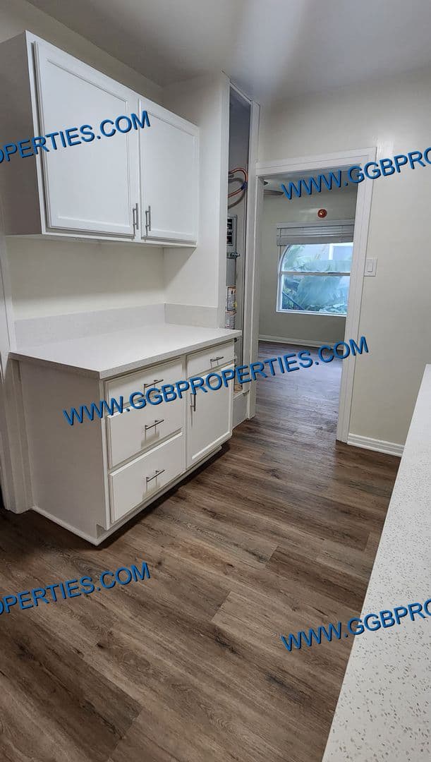 Long Beach Apartment: 2365-2371 Eucalyptus Ave