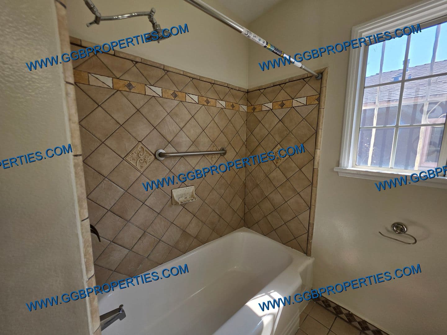 Hawthorne House: 11710 Spinning Ave