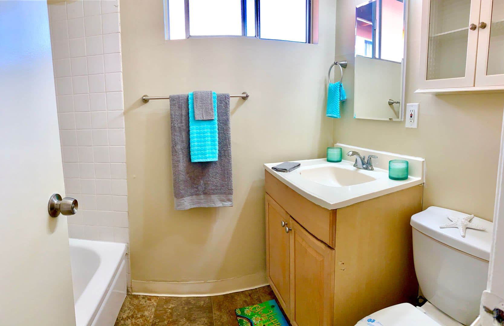 Hermosa Beach Apartment: 2001 Pacific Coast Highway