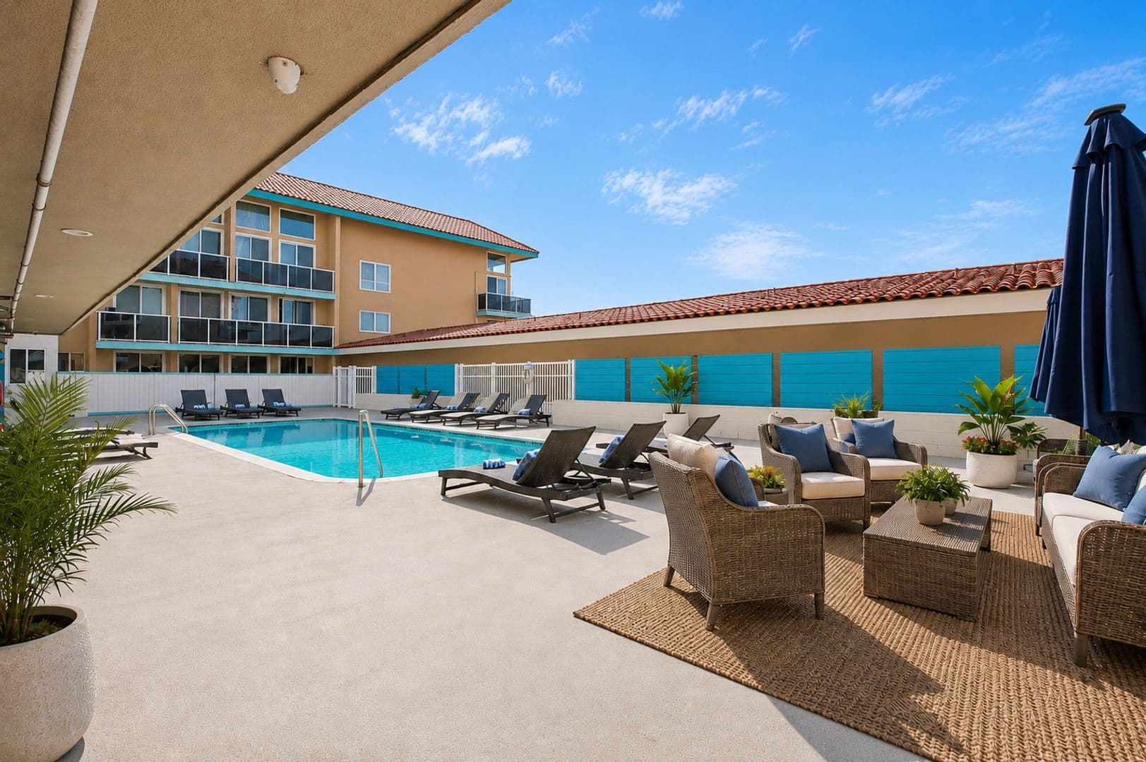 Redondo Beach Apartment: 211 Yacht Club Way