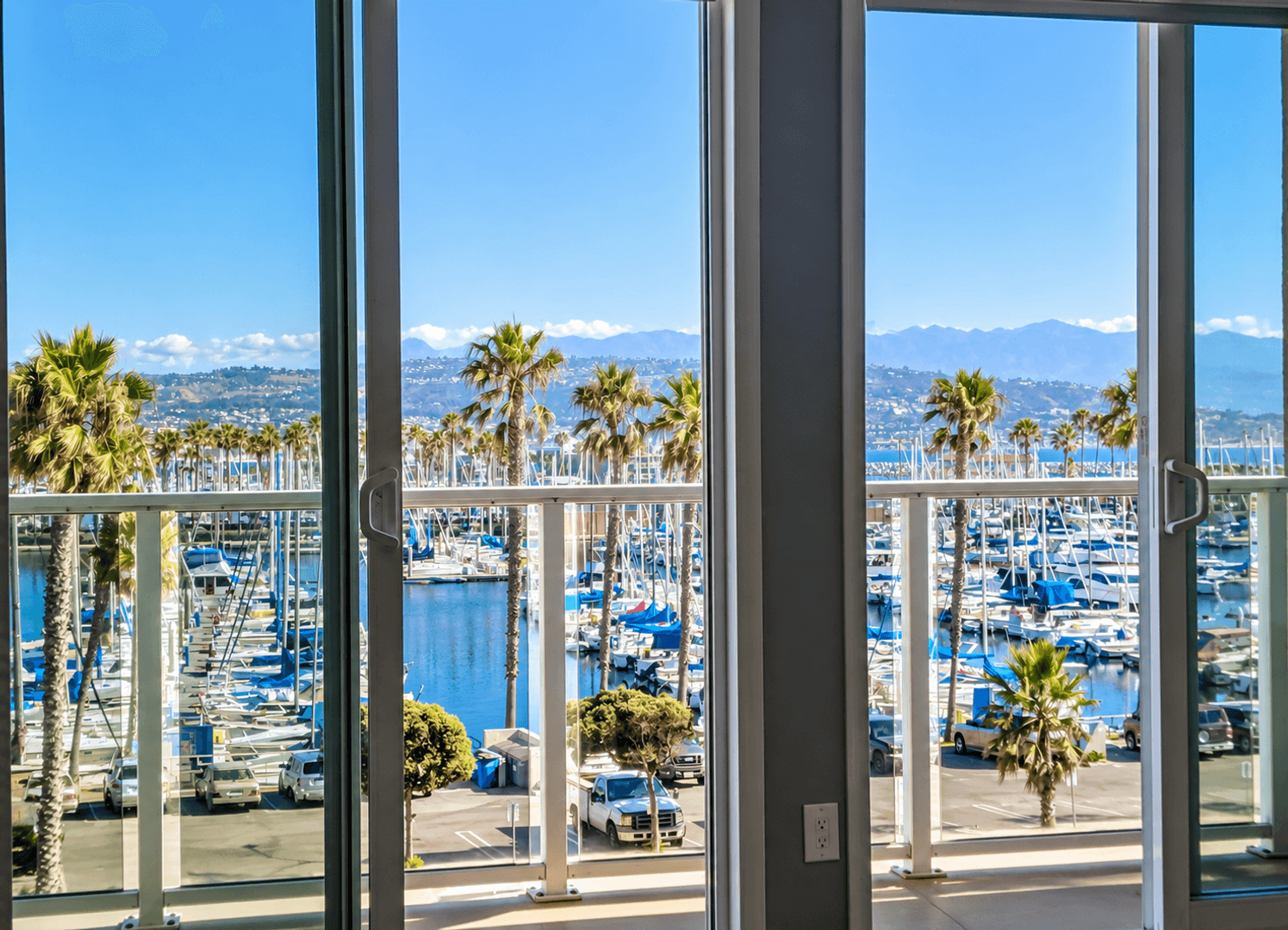 Redondo Beach Apartment: 211 Yacht Club Way