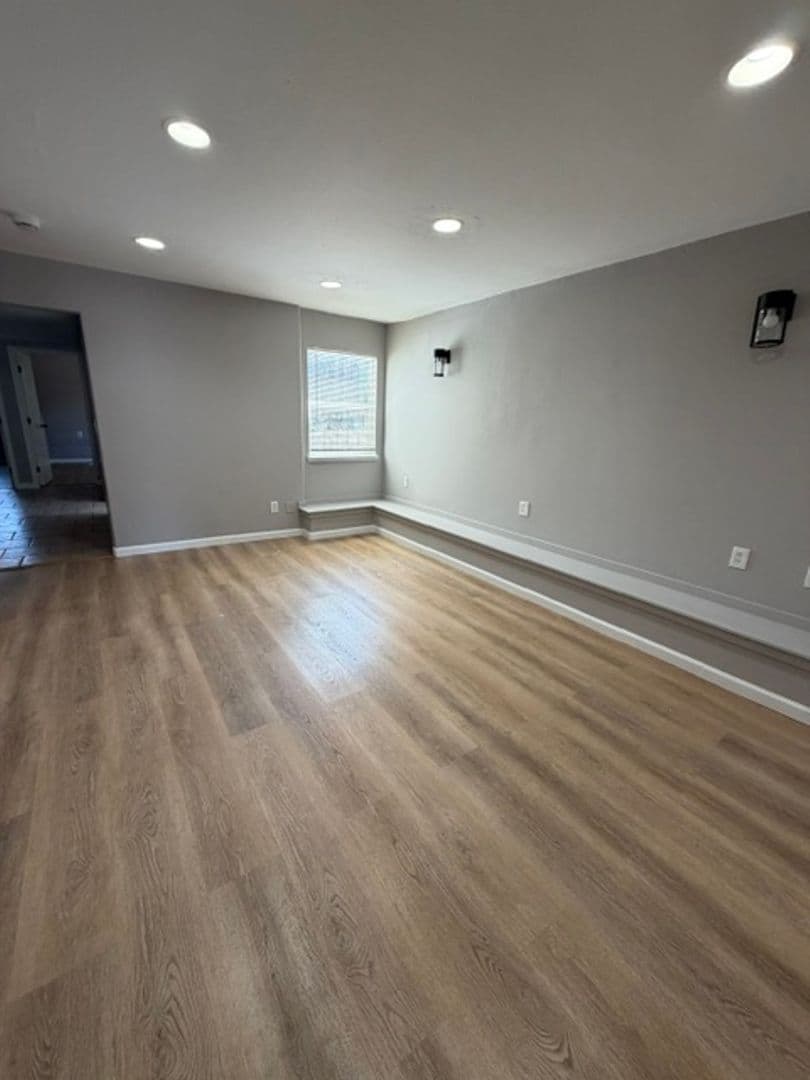 Oakland Apartment: 542 Lewis St