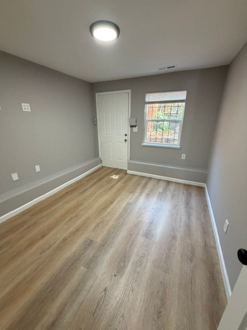 Oakland Apartment: 542 Lewis St