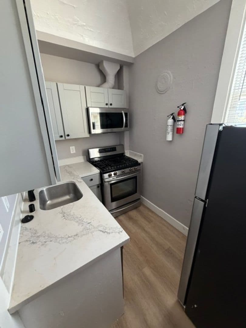 Oakland Apartment: 2317 San Pablo Ave