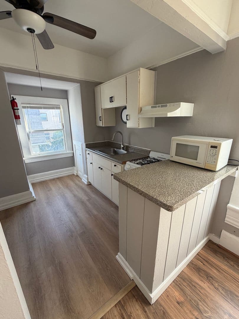 Oakland Apartment: 1515 28th Avenue