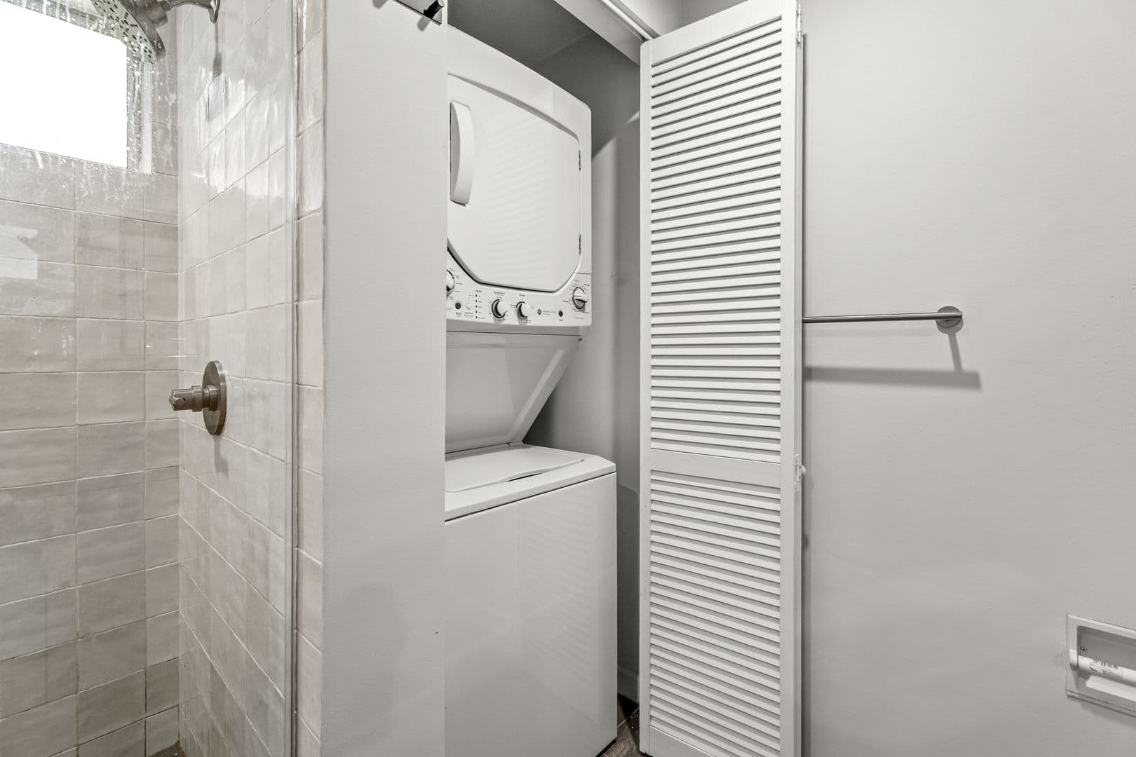 Santa Monica Apartment: 2708-2710 2nd Street