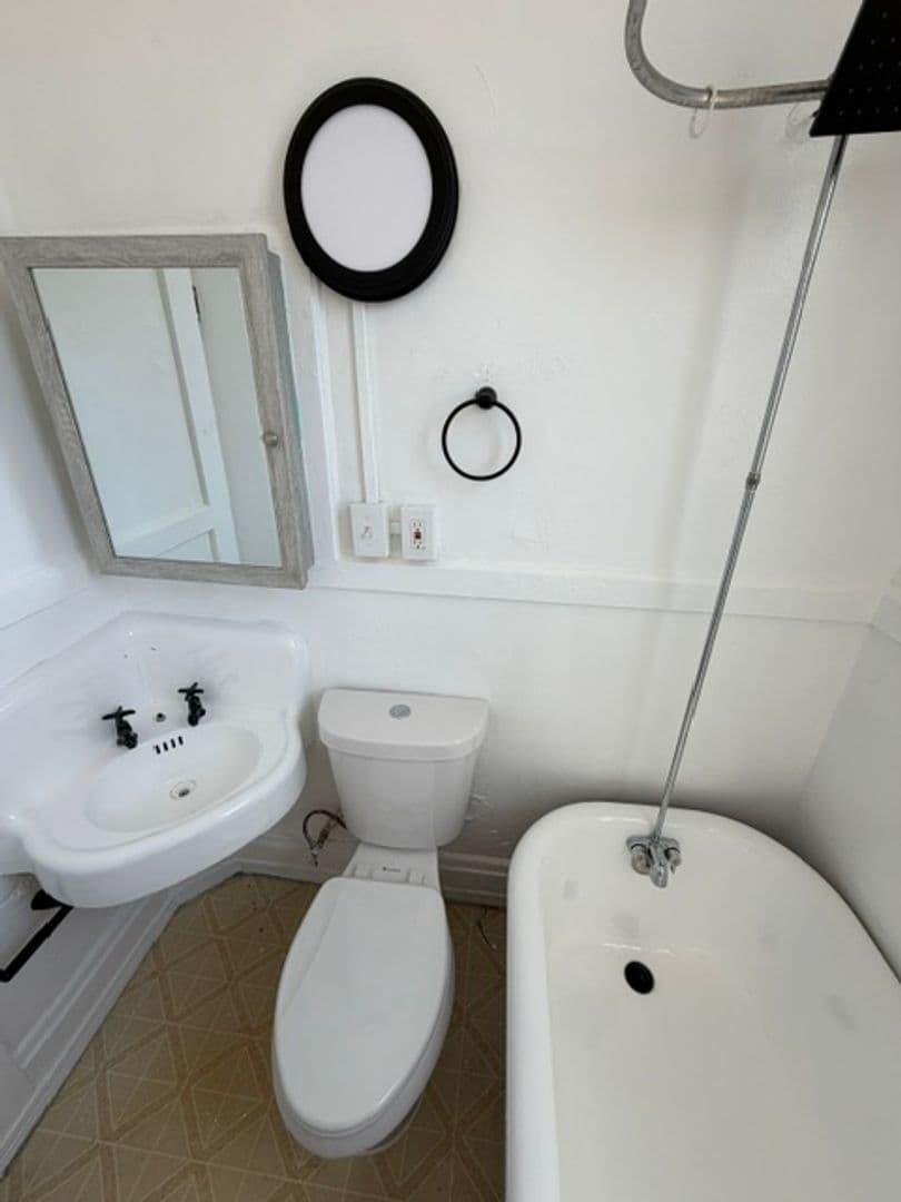 Oakland Apartment: 2317 San Pablo Ave