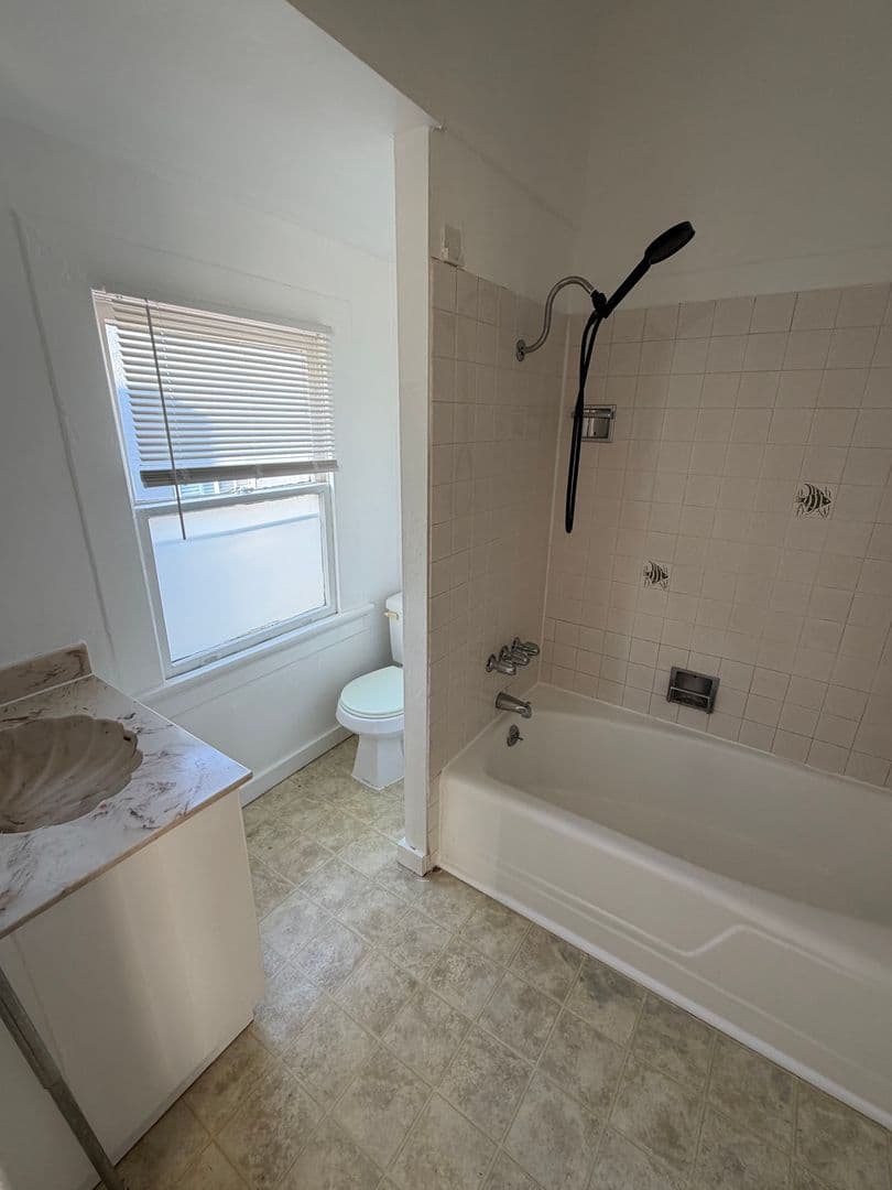 Oakland Apartment: 1515 28th Avenue