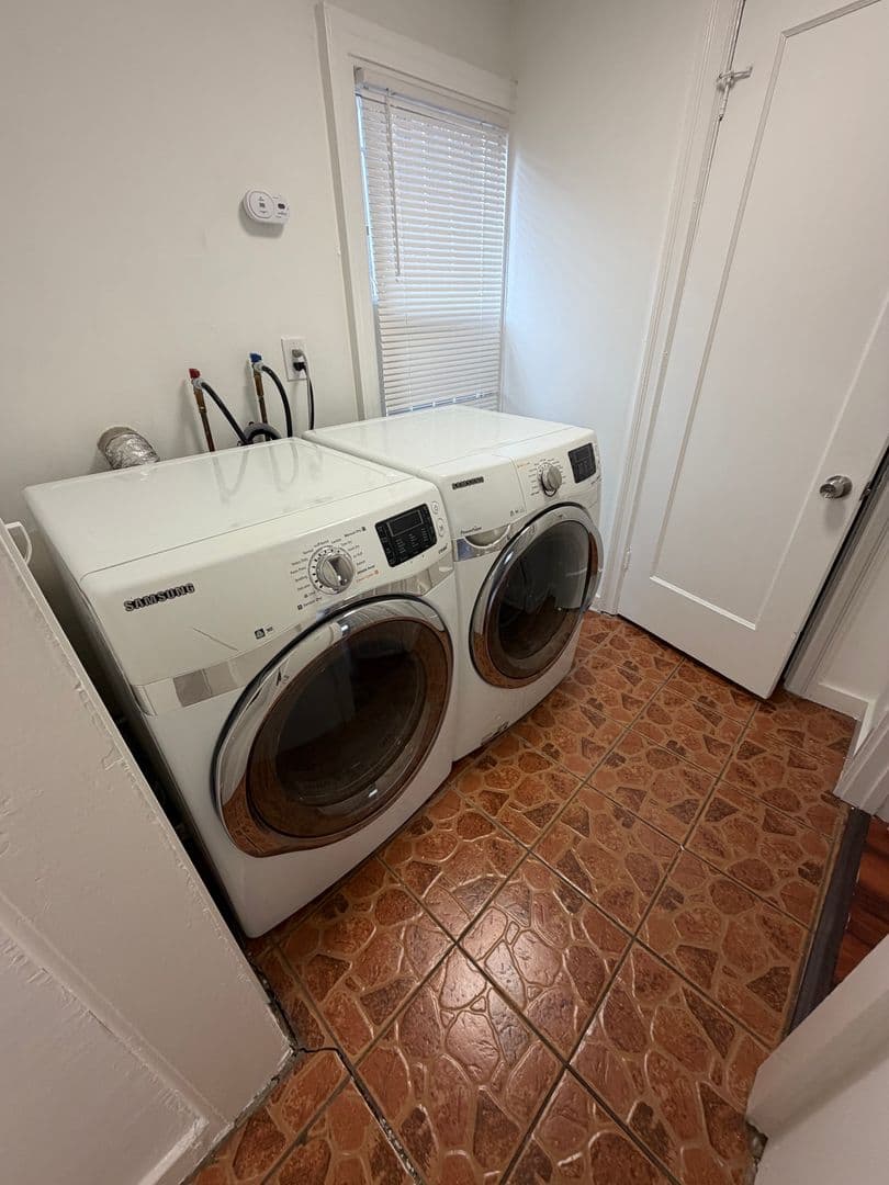 Oakland Apartment: 544 32nd St