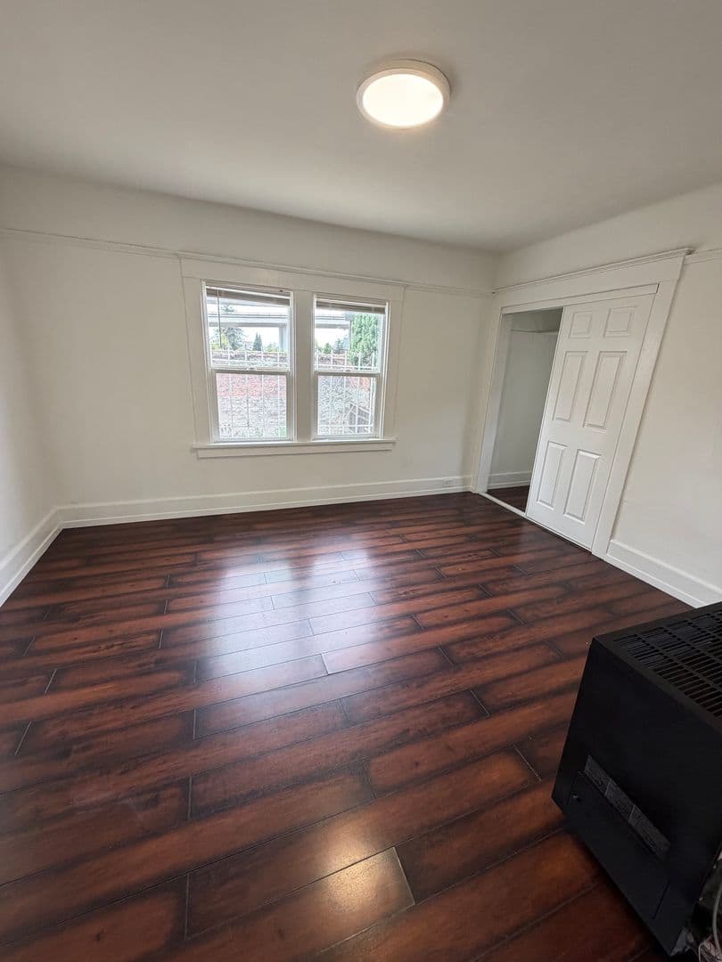 Oakland Apartment: 544 32nd St
