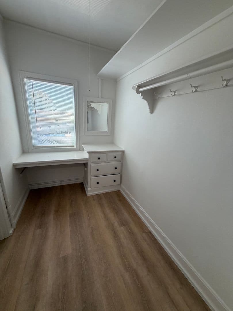 Oakland Apartment: 1501 38th Avenue